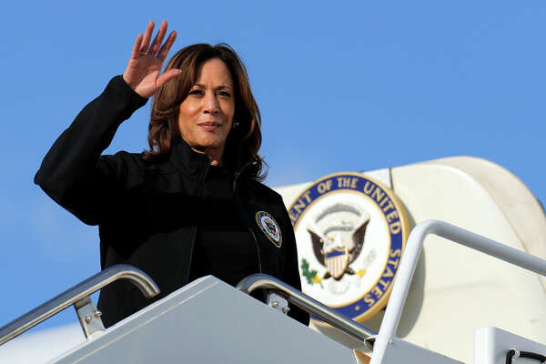 Tôi từng là thượng nghị sĩ bang CT Cộng hòa. Tôi bầu cho Kamala Harris