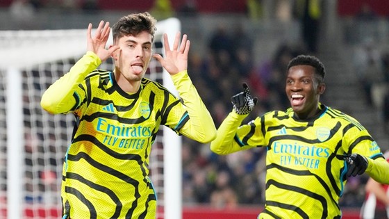 Cú đánh đầu phút cuối của Havertz đưa Arsenal lên đỉnh bảng