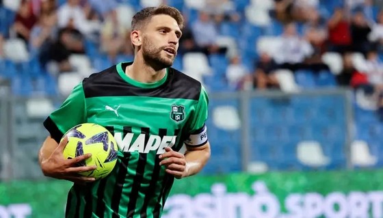 Domenico Berardi đưa Sassuolo bay cao