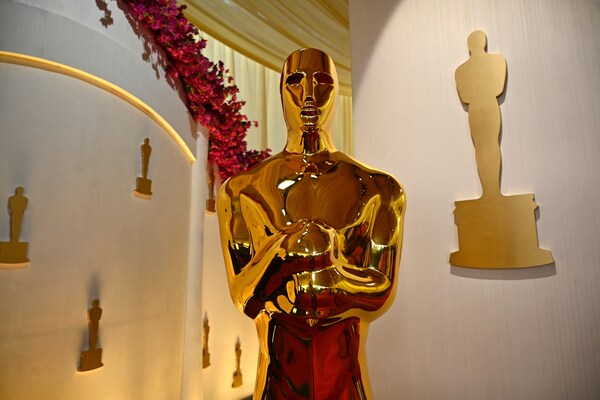 Oscars live updates: Red carpet looks, fashion at the Academy Awards