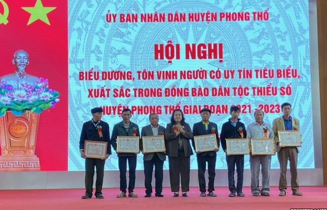 Huyện Phong Thổ biểu dương, tôn vinh người có uy tín xuất sắc trong đồng bào dân tộc thiểu số