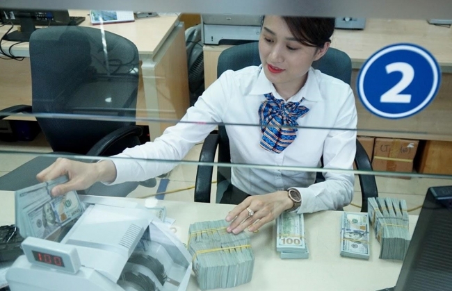 Tỷ giá hôm nay (29/11): Đồng USD tiếp đà trượt dốc