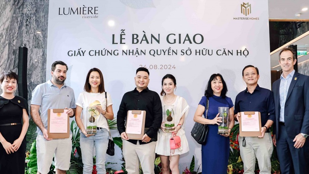 Masterise Homes thăng hạng uy tín khi liên tục bàn giao sổ hồng đến cư dân