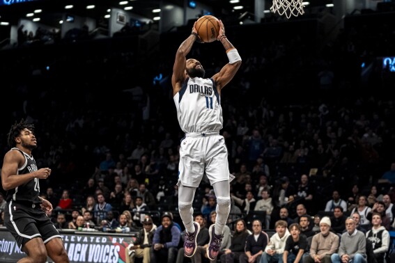 Kyrie Irving ghi 36 điểm trong trận gặp Brooklyn, cùng Doncic dẫn dắt Mavs vượt qua Nets