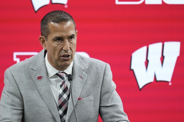 Wisconsin lạc quan rằng Luke Fickell có thể tạo ra một đợt gia tăng mùa thứ hai