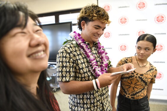 Học bổng giúp anh Lahaina tốt nghiệp có khả năng học đại học bên ngoài Hawaii một năm sau khi cháy