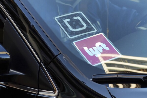 Các tay đua Uber và Lyft vẫn là những nhà thầu độc lập tại Tòa án Tối cao California