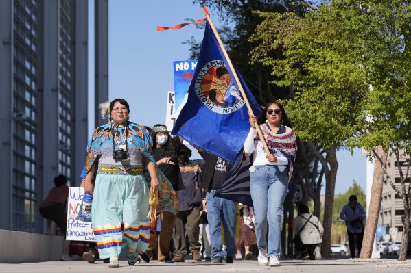 Mỹ đánh giá không thể cai trị cho đến tuần sau khi bộ tộc Arizona thi đấu để mở rộng lệnh cấm khoan li-ti