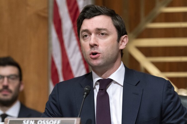 Jon Ossoff tìm cách kiểm soát nhiều hơn sau khi tan chảy thư