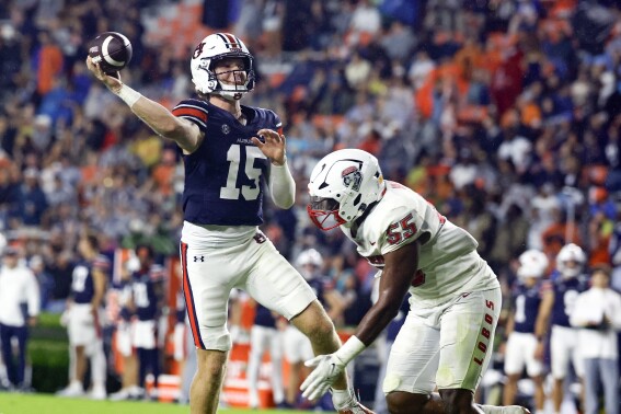 New QB Hank Brown ném cho 4 TD, dẫn Auburn đến 45-19 thắng ở New Mexico