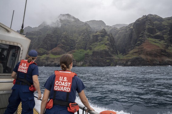 1 người chết, 2 người mất tích sau khi trực thăng du lịch rơi xuống đảo Kauai ở Hawaii