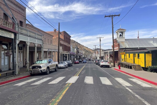 Ba người bị bắt ở vùng nông thôn Nevada vì xung đột mà người da đen nói có liên quan đến một vụ phân biệt chủng tộc