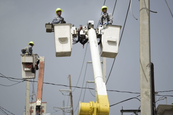 Puerto Rico đưa ra một cố vấn nhiệt trên toàn đảo lần đầu tiên khi năng lượng bị mất liên tục