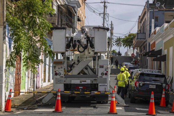 Hàng chục ngàn người vẫn không có điện ở Puerto Rico, một tuần sau cơn bão nhiệt đới đã cướp đảo