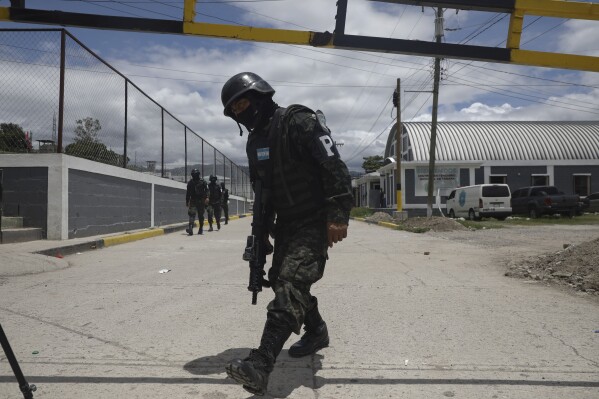 Honduras áp dụng chiến thuật kiểu El Salvador trong cuộc trấn áp băng đảng đối với tù nhân