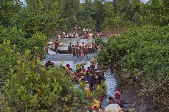 Nhóm vũ trang sắc tộc nghi ngờ bị tấn công chết người ở Myanmar trên đường chạy trốn