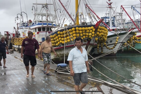 Đài Loan thấy có lũ lụt và lở đất từ Typhoon Gaemi, gây ra 22 cái chết ở Philippines