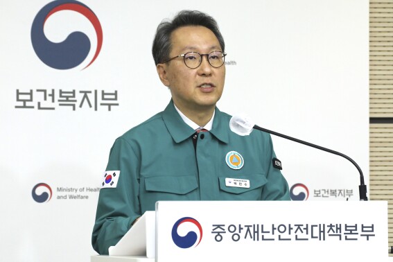 South Korea will suspend the licenses of striking junior doctors starting next week