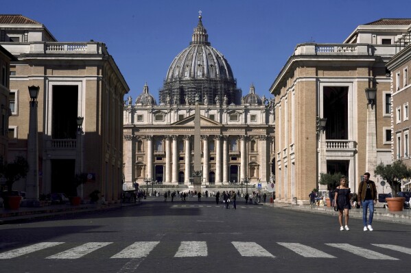 Vatican đang bị xét xử ở London như một nhà tài chính người Anh đang tìm cách minh oan cho hắn trong một vụ mua bán tài sản