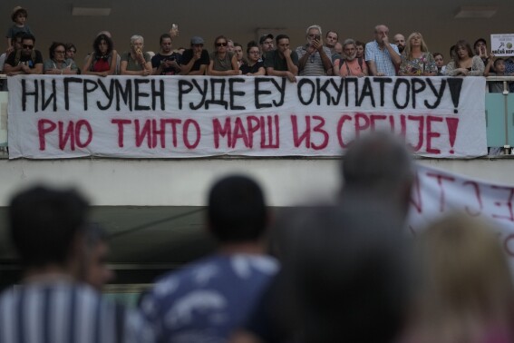 Hàng ngàn cuộc mít tinh ở Serbia buộc tội chính phủ theo chủ nghĩa populist đã sụp đổ trên những nhà hoạt động chống khí quyển