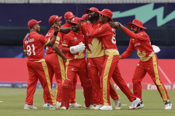 Kirton đạt 49 điểm khi Canada giành chiến thắng đầu tiên tại cúp T20 World Cup của cricket bằng cách đánh bại Ireland