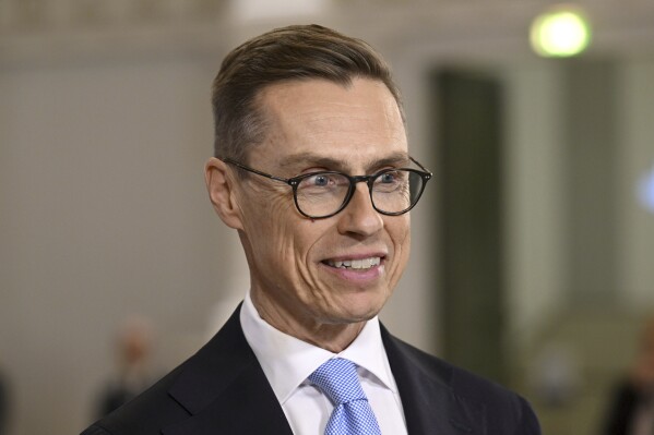 Cựu bộ trưởng Alexander Stubb thắng hiệp đầu của cuộc bỏ phiếu tổng thống Phần Lan để thiết lập một cuộc tranh cử