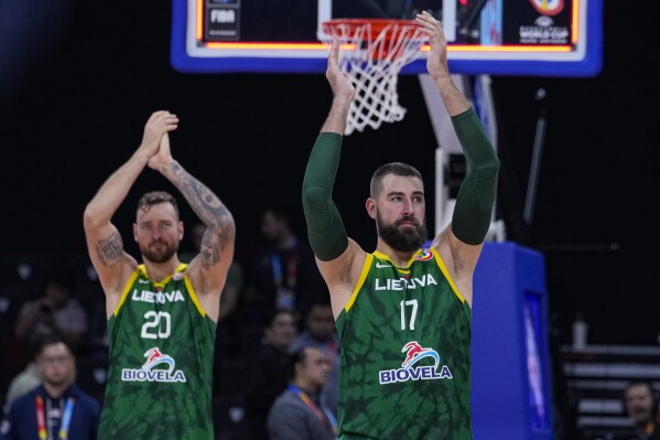 U.S. ngã xuống Lithuania tại Basketball World Cup nhưng vẫn đủ điều kiện cho Thế vận hội Paris