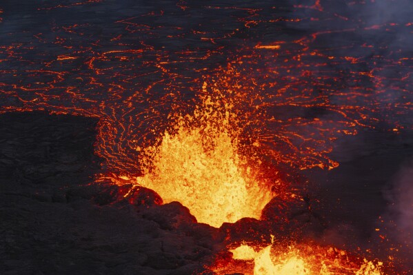 Những gì chúng ta biết về núi lửa phun lên ở Iceland