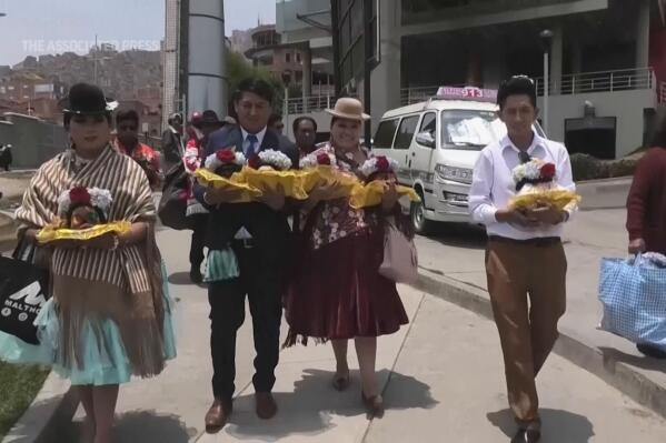 Skulls rite closes feast of the dead in Bolivia