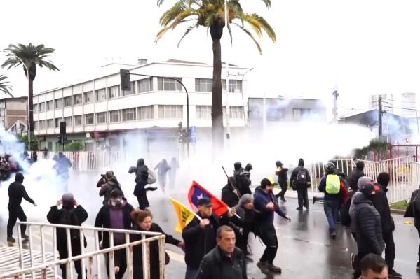 Clashes in Chile during dictatorship memorial march