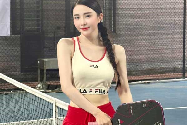 Mặc gì giữa tranh cãi chơi Pickleball chủ yếu khoe thân, làm màu