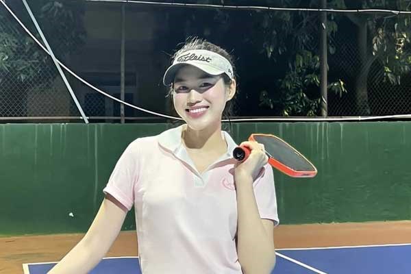 Hoa hậu Đỗ Thị Hà đổi trang phục tập pickleball cực xinh, tiết lộ lợi ích của môn này