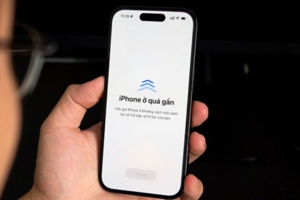 Cách khiến iPhone hiển thị cảnh báo khi nhìn quá gần