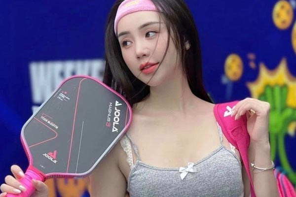 Mặc gì giữa tranh cãi chơi Pickleball chủ yếu khoe thân, làm màu