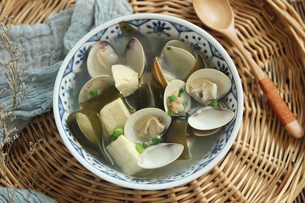 Con này bé tí nhưng cực giàu canxi, giá chỉ khoảng 22k/kg đem nấu canh vừa ngọt ngon lại thanh nhiệt