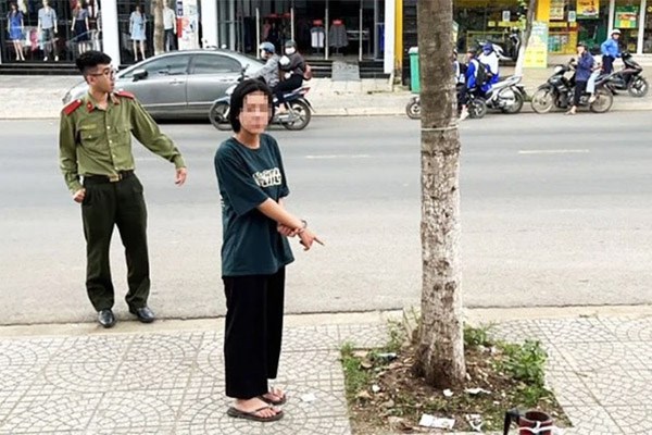 Ghen tuông dẫn đến xô xát, vợ trẻ đâm chồng tử vong