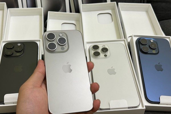 iPhone 15 xách tay... ế hàng vì giá cao