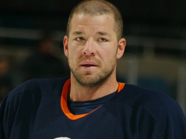 Ex-NHLer Chris Simon Died By Suicide ... Family Believes He Suffered From CTE