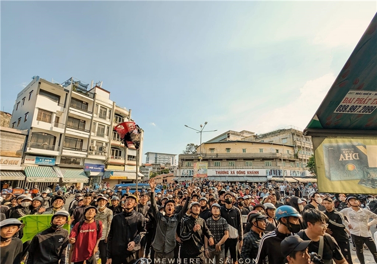 Loạt ảnh mùa Vu Lan là mùa cúng và giựt cô hồn rằm tháng 7 âm lịch ở Quận 5, Saigon