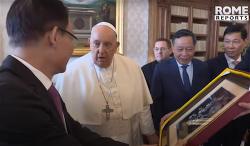 - Phái đoàn Đảng CSVN tới Vatican họp, lập nghị trình ngoại giao: Đức Giáo Hoàng sẽ thăm VN tương lai gần - Biện Lý quận Fulton Fani Willis nộp hồ sơ lên tòa, nói không liên hệ gì tới xáo trộn gia đình LS Wade để phải ra tòa làm chứng, nói rằng vợ của LS Nathan Wade đồng thuận ly hôn sau khi ngoại tình với 1 bạn thân của Wade, bây giờ cô Joycelyn Wade muốn giúp Trump gỡ án. - Nikki Haley: nếu thắn