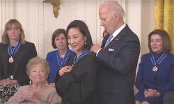 -- TT Biden vinh danh, trao Huân chương Tự do cho 19 người: Nancy Pelosi, Al Gore, Dương Tử Quỳnh (Michelle Yeoh)... - Một người ở California bị truy tố vì lên YouTube đe dọa giết Biện lý quận Fulton Fani Willis - Cộng hòa Nevada kiện, đòi Nevada cấm đếm phiếu bưu điện sau ngày Bầu Cử, bất kể con dấu đúng ngày