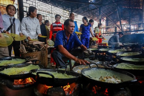 Mẹo làm bánh xèo miền Tây ngon "lạ" của người bản xứ