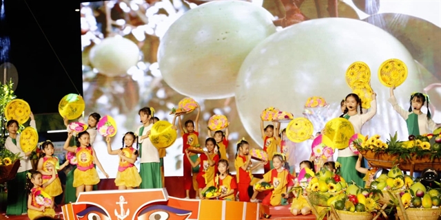 Floating fruit festival opens in District 8