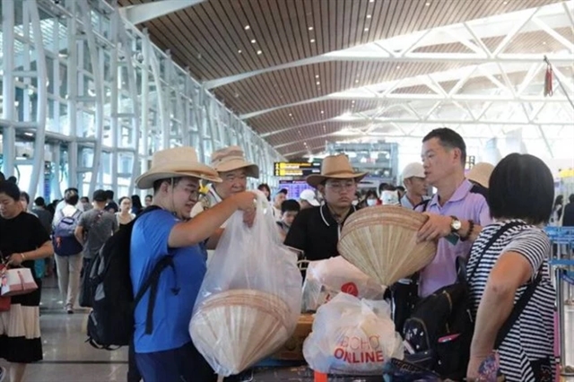 Đà Nẵng needs new products for tourists to stay longer: Official