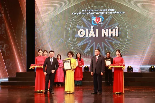 Ninth National External Information Service Awards honour works spreading image of Việt Nam worldwide