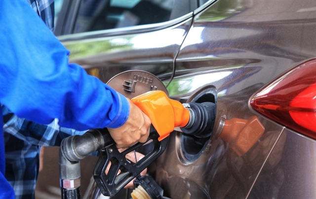 Petrol prices rise by over VNĐ700 per litre