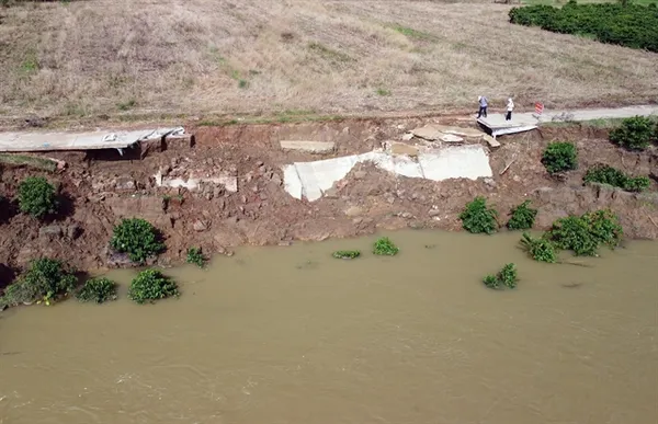 Landslides threaten farmland in Đắk Nông Province