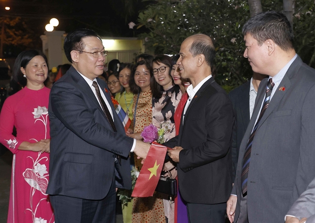 Top legislator visits Vietnamese embassy in Thailand