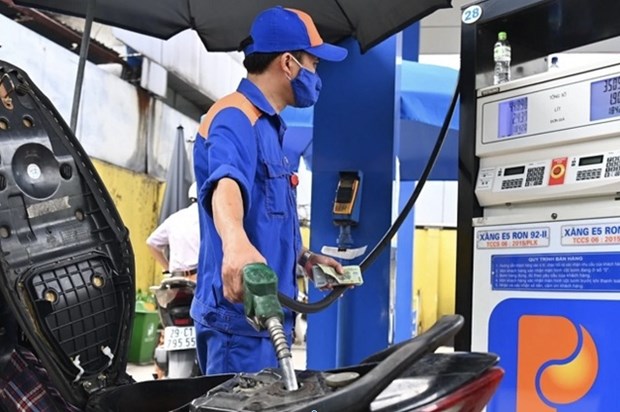 Petrol prices rise more than VNĐ700 per litre