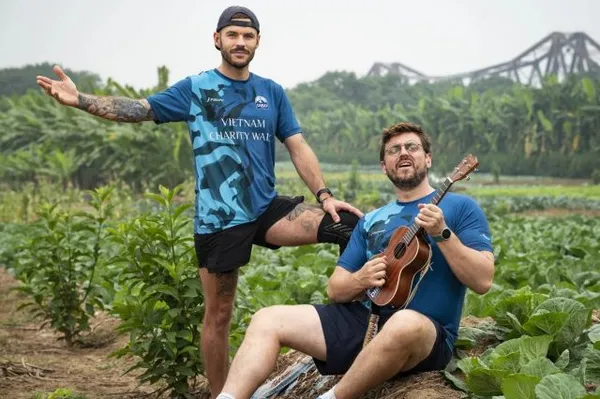 Two foreign teachers walk 2,000km to raise money for disadvantaged Vietnamese children